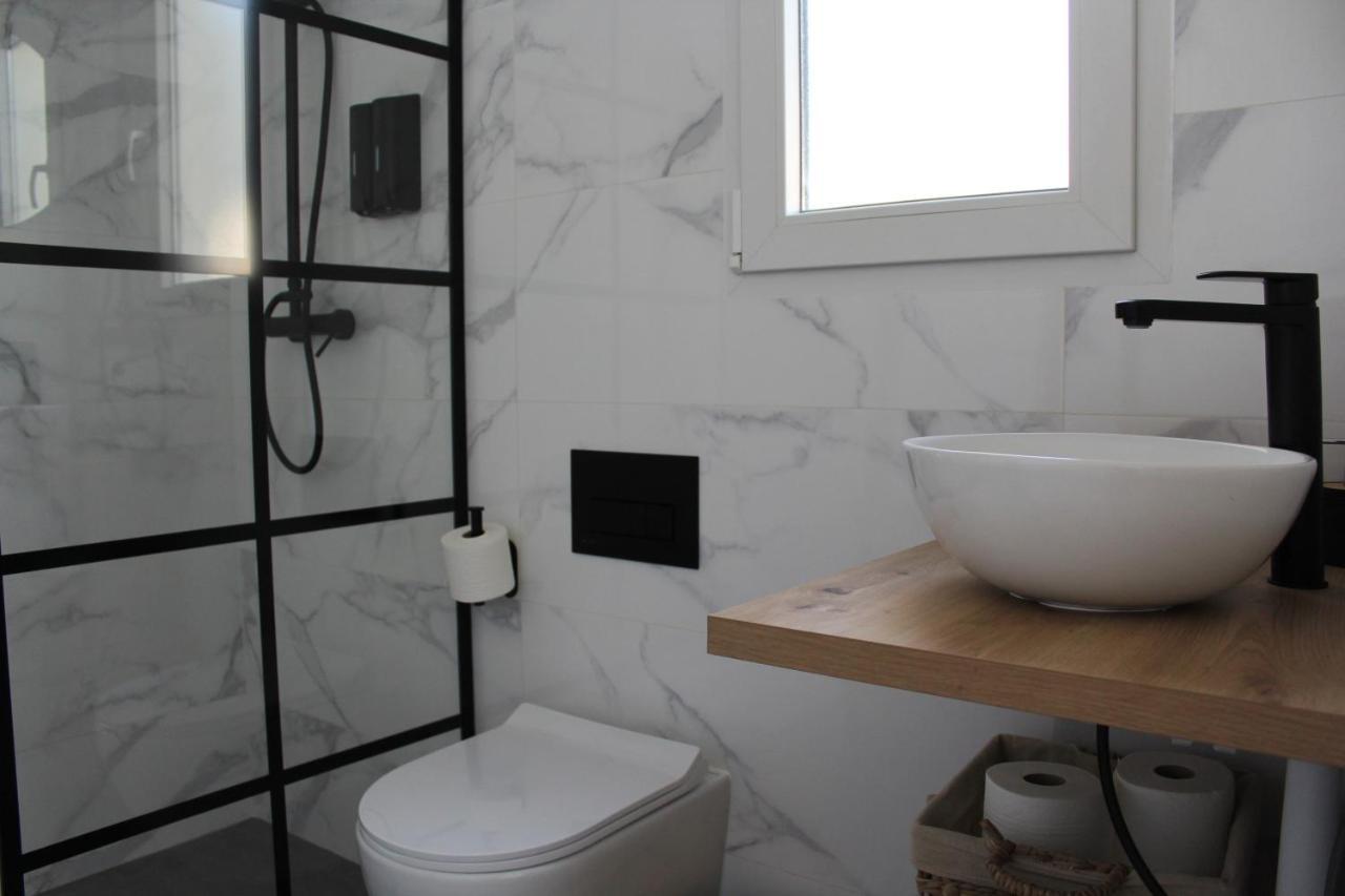 מאלגה Brand New Studio With Terrace And Bbq Close To City Center מראה חיצוני תמונה